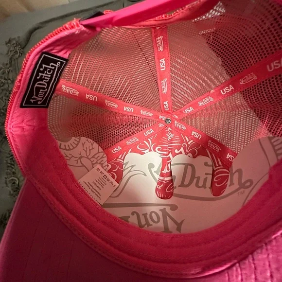 Von Dutch Pink Velvet Cap New - Picture 4 of 5